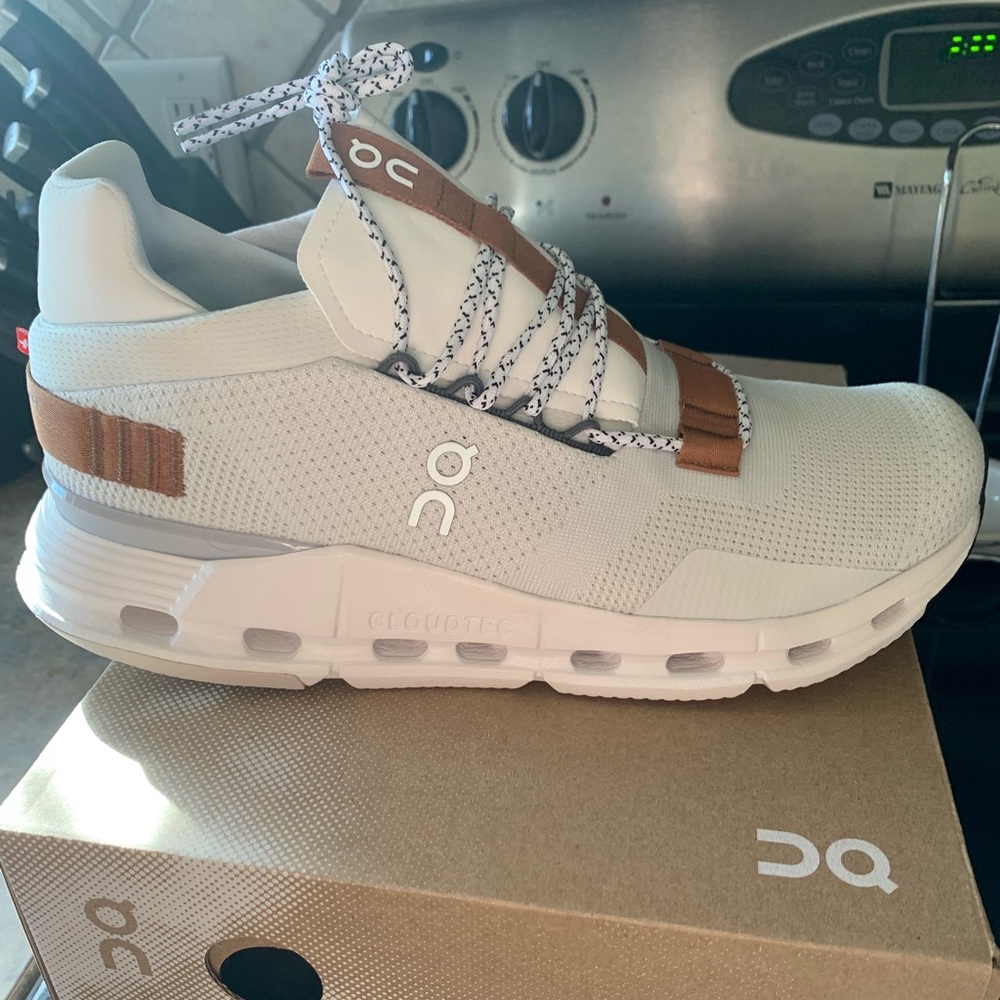 Cloudnova white pearl size 11 - brand new!